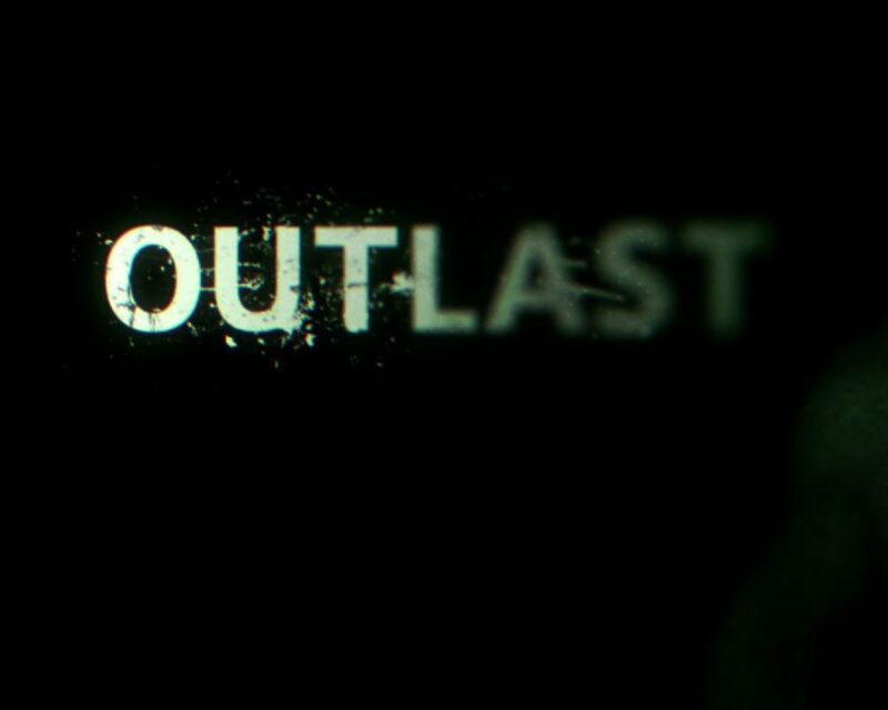 The Outlast Trials, na graifce napis Outlast na czarnym tle
