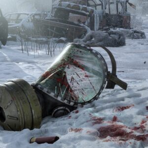 Screen z gry Metro Exodus - na śniegu leży zakrwawiona maska przeciwgazowa z pękniętą szybą. W tle widać wrak samochodu.