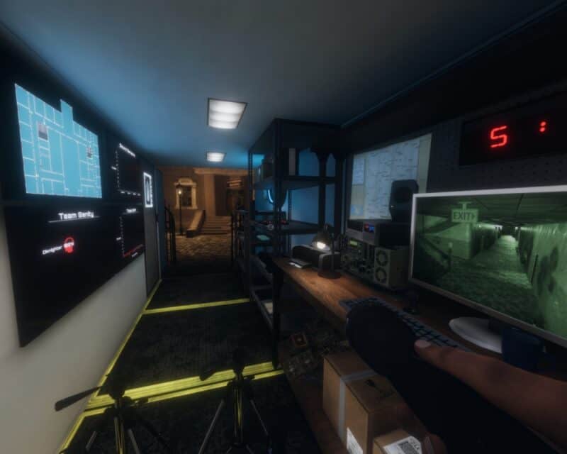 Phasmophobia aktualizacja – screen z gry, centrum dowodzenia, tablica