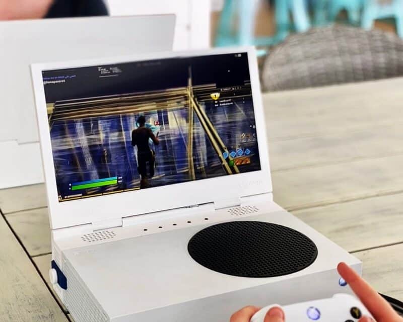 Xbox Series S doczepiany ekran