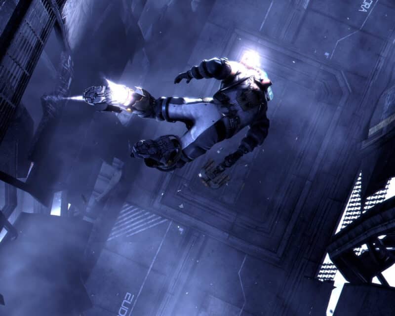 Remake Dead Space - człowiek w skafandrze unosi się w stanie nieważkości badając wrak statku kosmicznego