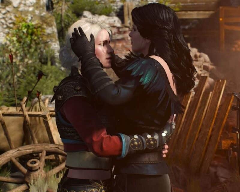wiedźmin 3 zmieniony dialog Yennefer i Ciri, które na obrazku przytulają się mocno na tle ruin zamku Kaer Morhen i zieleni
