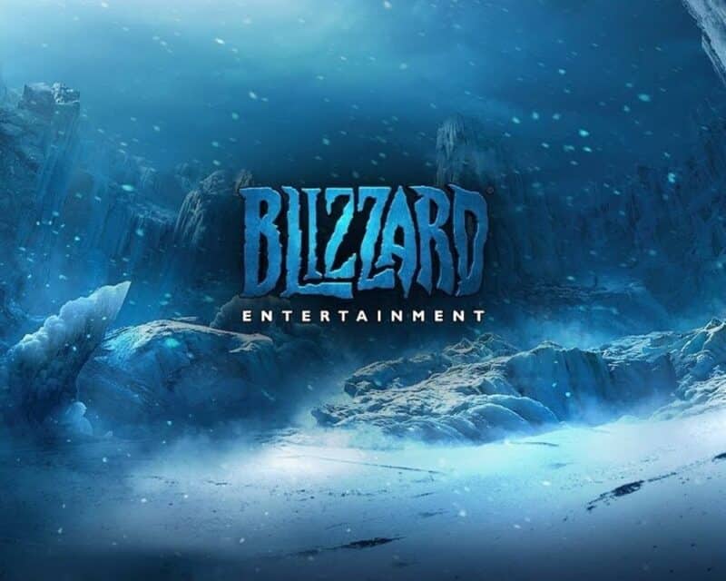 Blizzard stracił doświadczonych pracowników, na grafice logo firmy na tle zimowego krajobrazu w zamieci