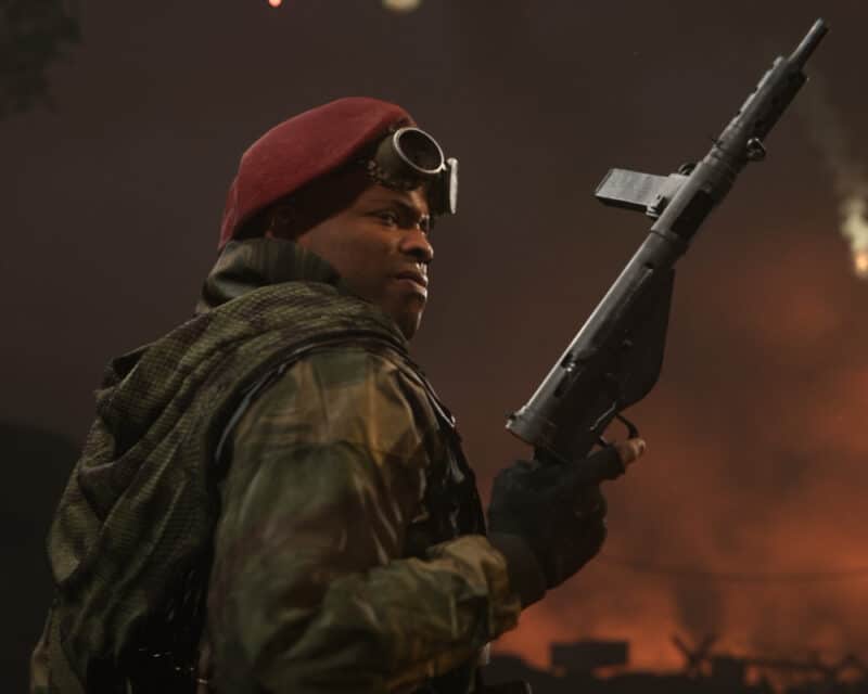 Call of Duty Vanguard otwart beta wrażenia - na obrazku żołnierz w czerwonym berecie trzyma karabin