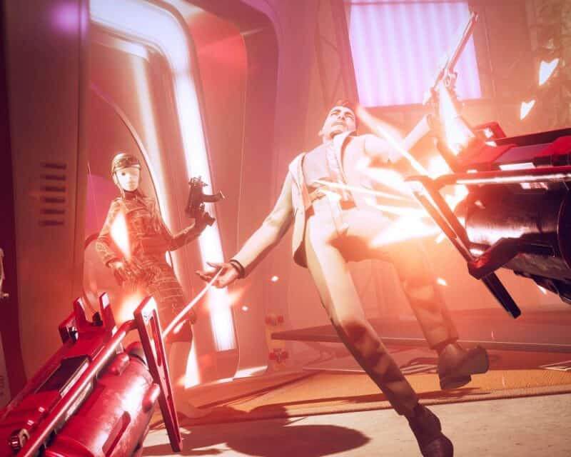 Deathloop pierwsza aktualizacja - obrazek przedstawia mężczyznę, który upada trafiony pociskami.