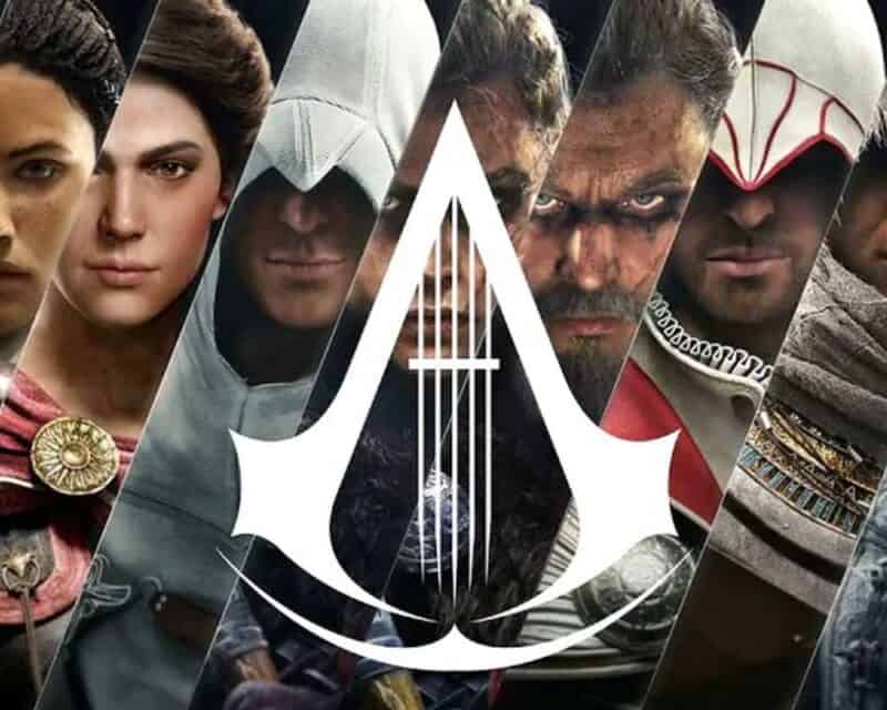 grafika z głowami ppostaci z różnych gier w serii Assassin's Creed, a na niej wielka litera A ze strunami w środku jak harfa, logo serii jako plakat promująco koncerty symfoniczne Assassin's Creed Symphonic Adventure