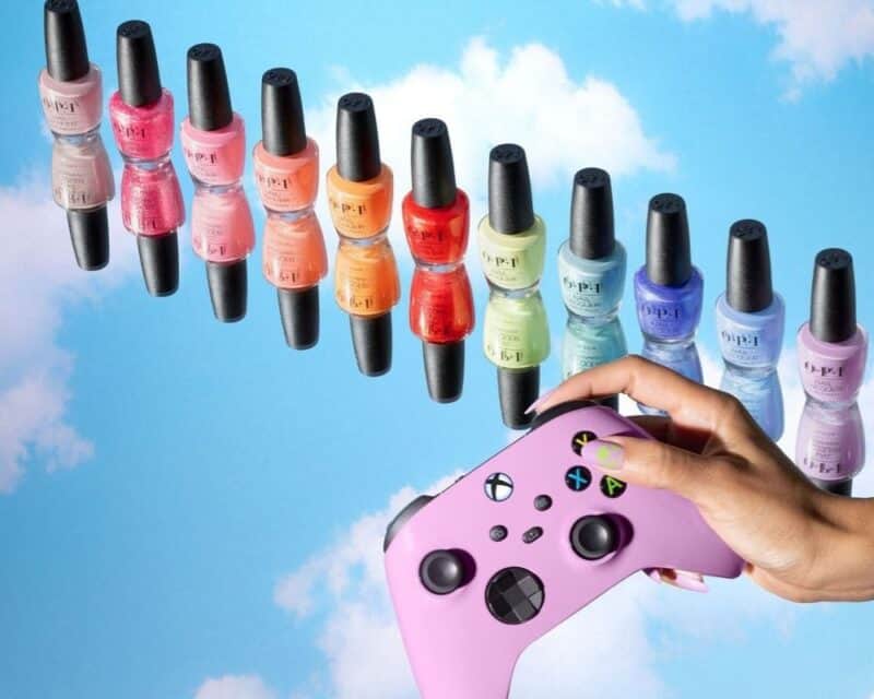 kolorowe lakiery do paznokci na tle grafiki z niebem, z przodu różowy pad