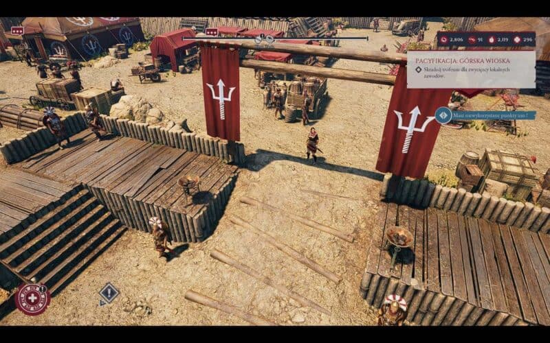 obóz Legio Victrix, wejście główne, moja postać stoi na środku wejścia, między banerami