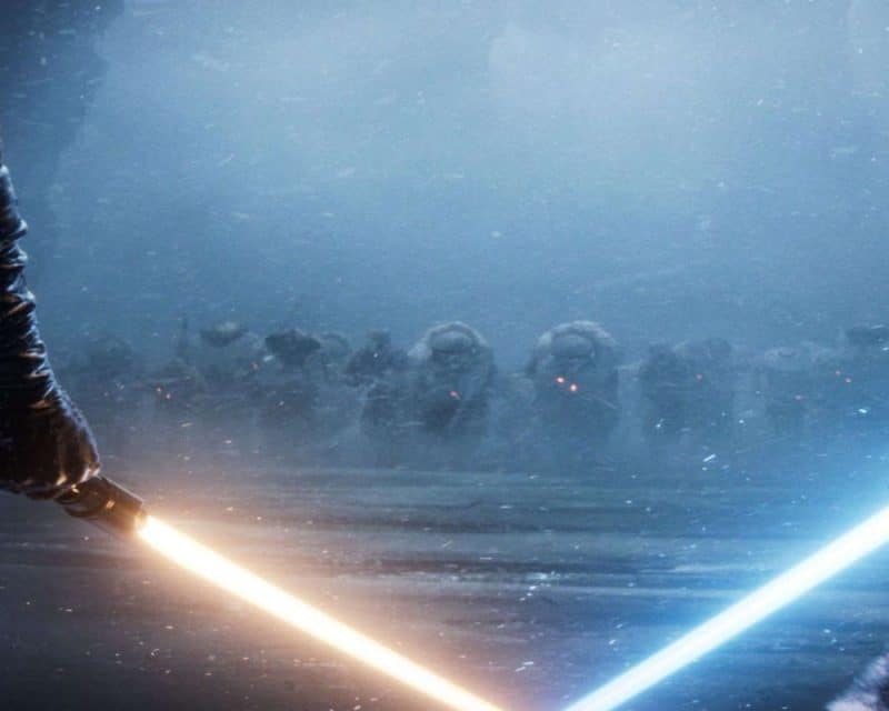 Na pierwszym planie widoczne dwa miecze świetlne, a w tle szturmowców. Obrazek odnosi się do plotki o Star Wars Eclipse