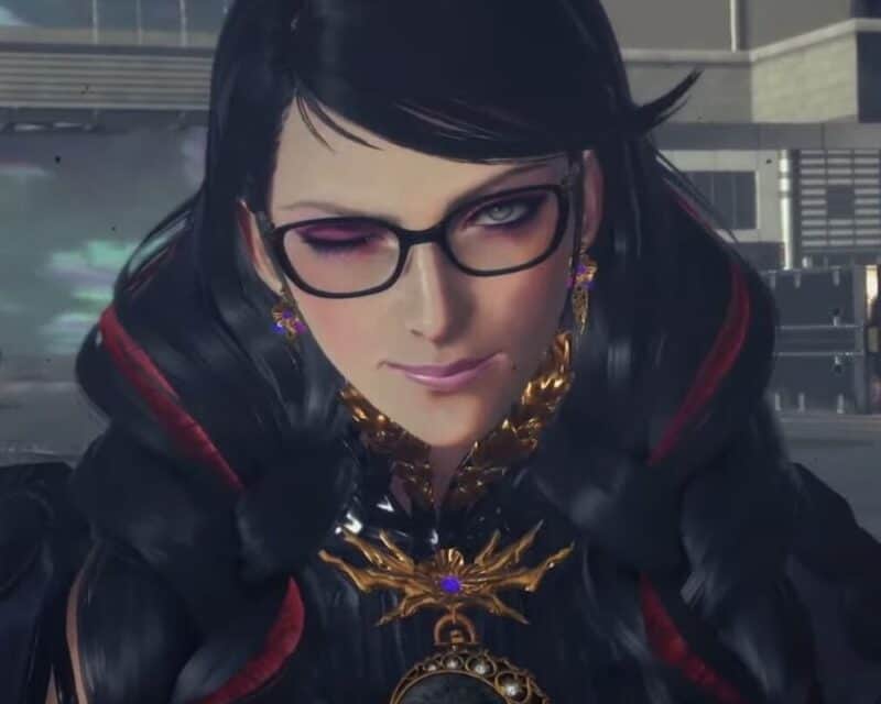 Kadr ze zwiastunu gry Bayonetta 3, której data premiery została ujawniona. Na grafice znajduje się tytułowa bohaterka, która mruga do widza.