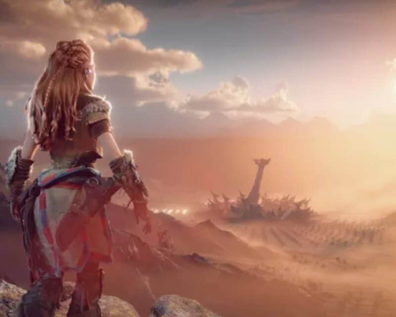 Kadr z Forbidden West. Na grafice znajduje się bohaterka, która stoi tyłem i patrzy na pustynną lokację. Powstaje serial na podstawie gry Horizon, a niedawno poznaliśmy jego możliwy tytuł i miejsce akcji.