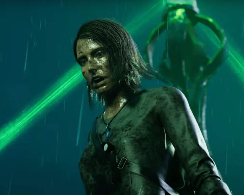 Przerażona kobieta w zakrwawionym ubraniu na tle zielonej poświaty patrząca w dół