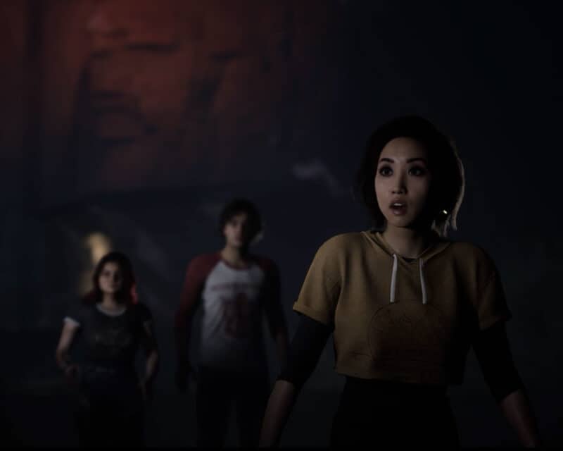 Do The Quarry wprowadzono tryb współpracy - screen z gry, bohaterowie patrzą na coś poza kamerą, zdziwieni