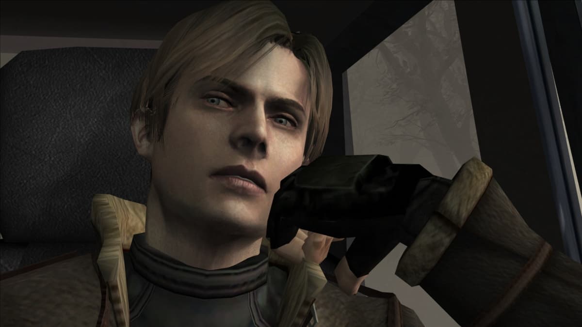 grafika z oryginalnego resident evil 4, przedstawia głównego bohatera Leona, jak siedzi oparty o drzwi samochodu i wpatruje się za coś za kamerą