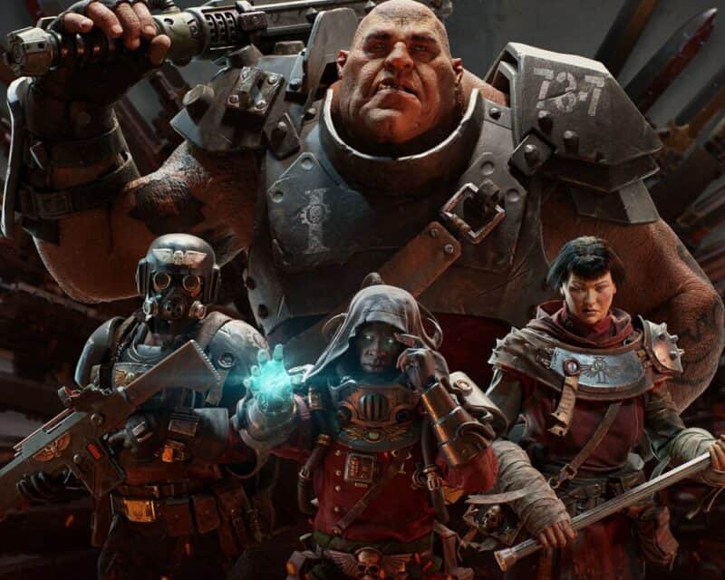 grafika promująca grę Warhammer: Darktide, widać na niej cztery klasy którymi będziemy mogli grać, olbrzyma z bronią, a pod nim trzy inne: mężczyznę z karabinem, na środku postać z rękawicą magiczną, z prawej kobieta z młotem gromu