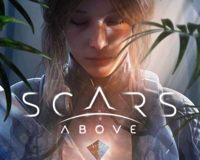 scars above, na grafice w centrum brązowowłosa kobieta z głową uchyloną w dół i zamkniętymi oczami, pod twarzą kobiety białymi napisami znajduje się tytuł gry