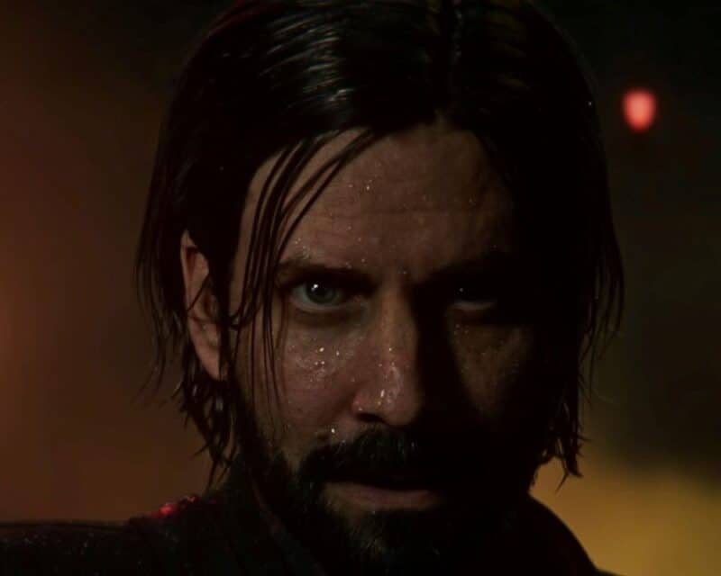 mężczyzna z ciemnymi włosami i brodą