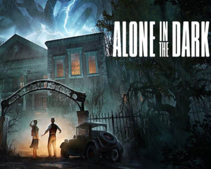 Dwoje ludzi stoi przed bramą prowadzącą do budynku, za nimi stoi samochód z zapalonymi światłami, na niebie widać macki, a w rogu napis Alone in the Dark