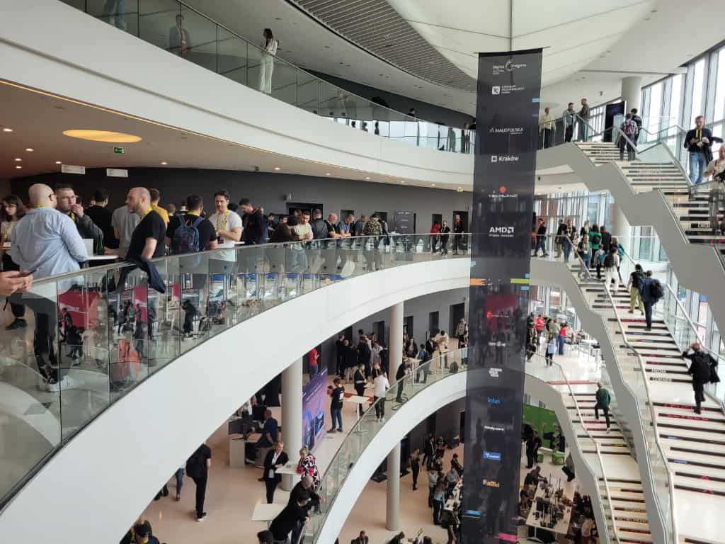 Digital Dragons 2023, zdjęcie ze środka budynku ICE Kraków Congress Centre