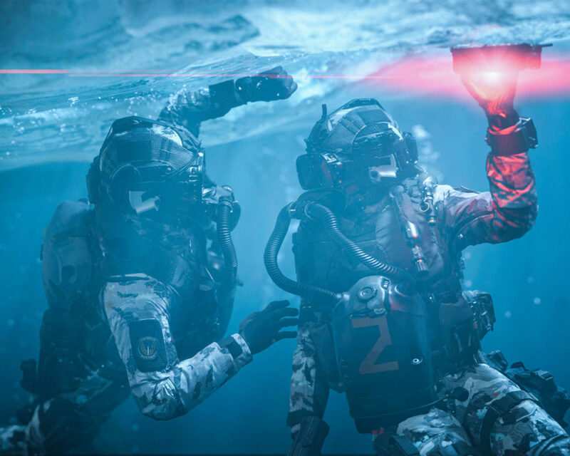 Oficjalna grafika promująca Call of Duty: Modern Warfare 3. Widać na niej dwóch komandosów pod wodą.