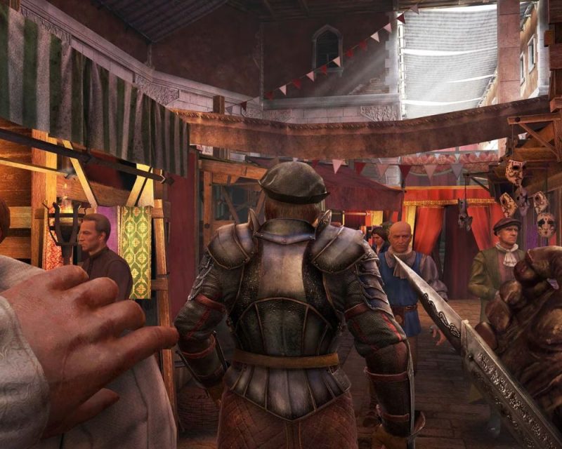 grafika z gry Assassin's Creed Nexus, widzimy na niej idącego tyłem do kamery strażnika, z boku widać dłonie naszej postaci, w prawej natomiast ukryty sztylet, w tle widać targ i inne postaci