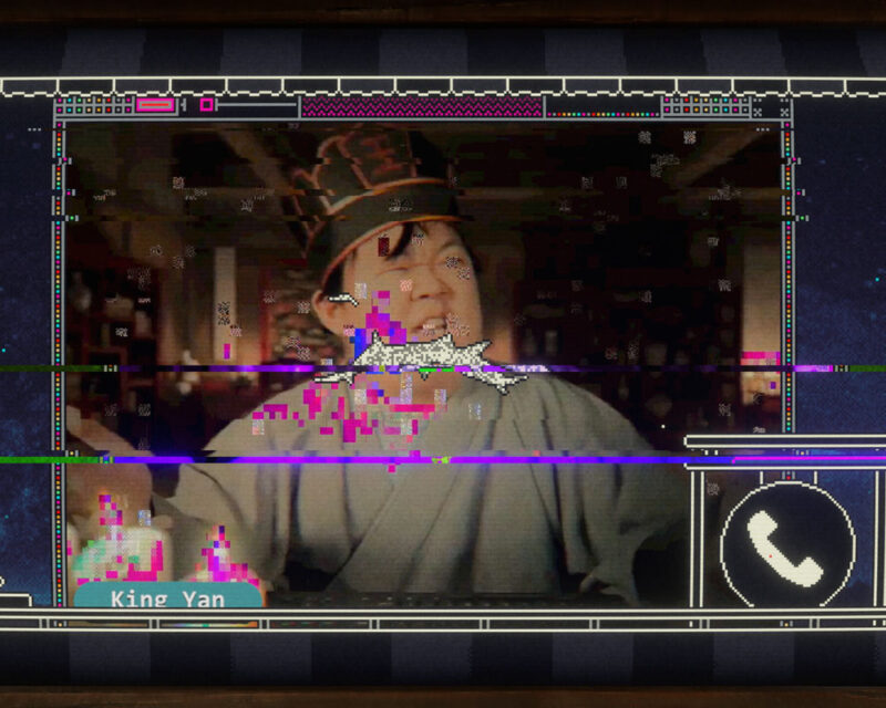 Zrzut ekranu z zwiastuna Pony Island 2: Panda Circus. Na obrazku widać wideo-połączenie z pikselowymi zakłóceniami. Postać z którą trwa połączenie podpisano jako King Yan i jest grana przez realną osobę, youtubera i aktora ProZD.