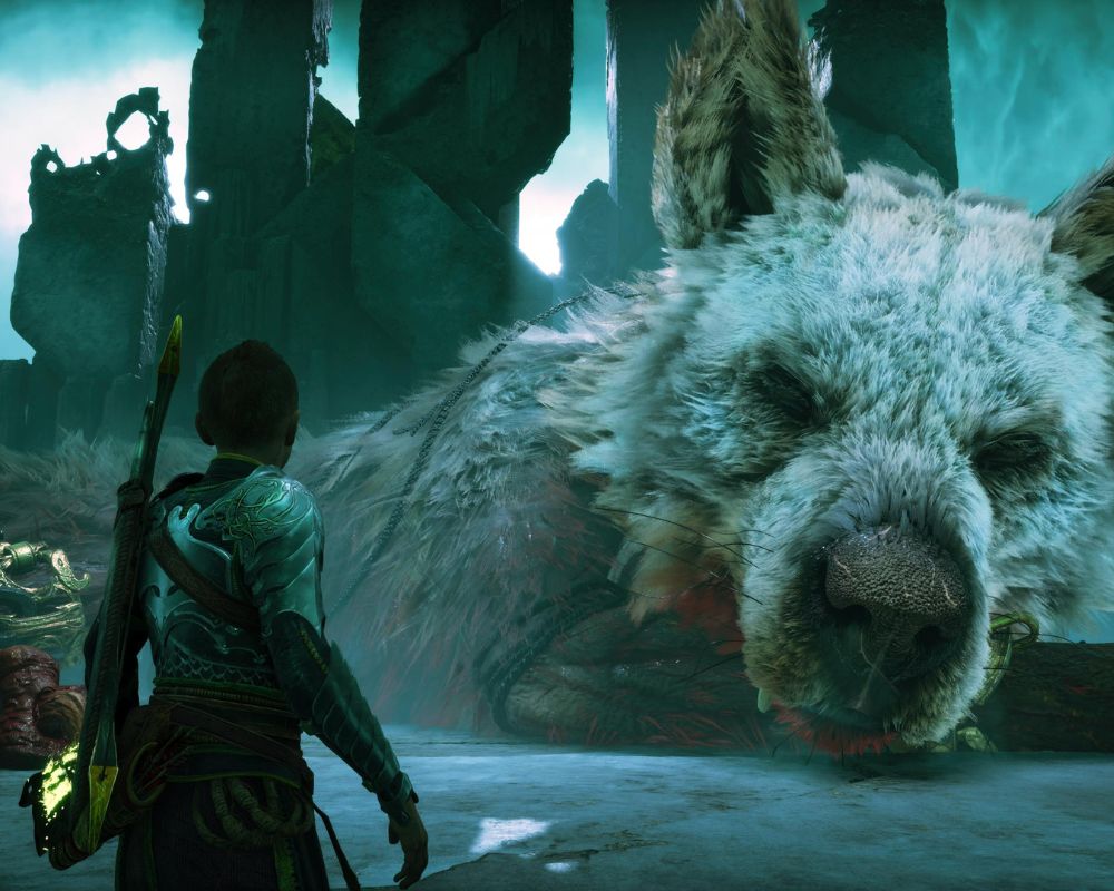 Atreus stojący naprzeciwko białego, leżącego owilka