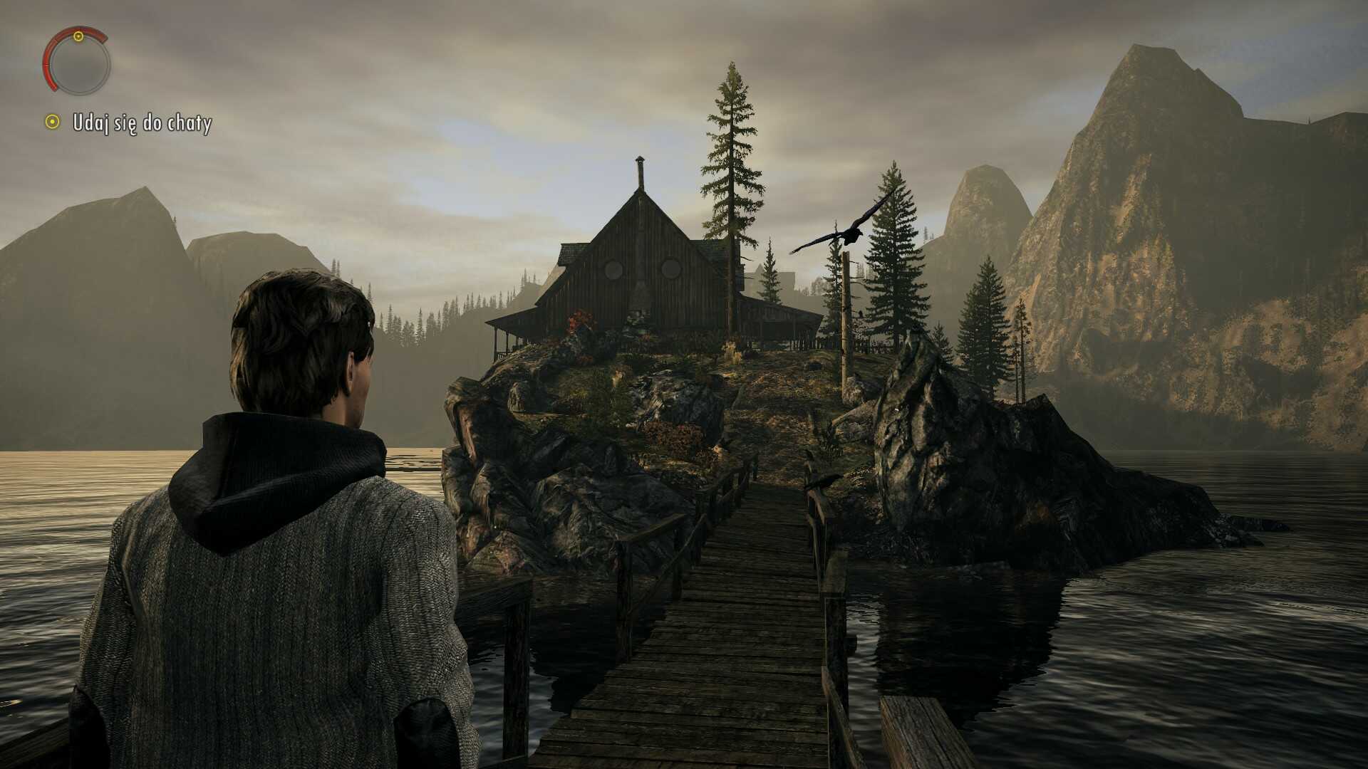 Zrzut ekranu z gry Alan Wake. Na obrazku widnieje Alan, idący w stronę małego drewnianego domu położonego na wyspie.
