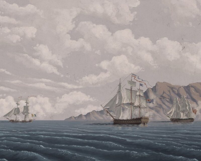 Obrazek przedstawia trzy statki na morzu, w tle szare niebo