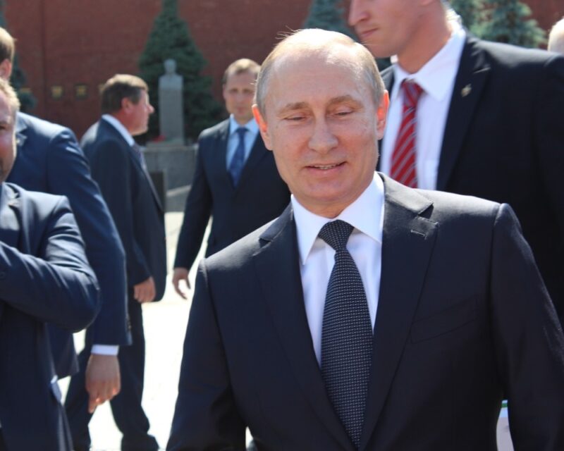 Putin w garniturze, zleceniodawca projektu rosyjskiej konsoli do gier