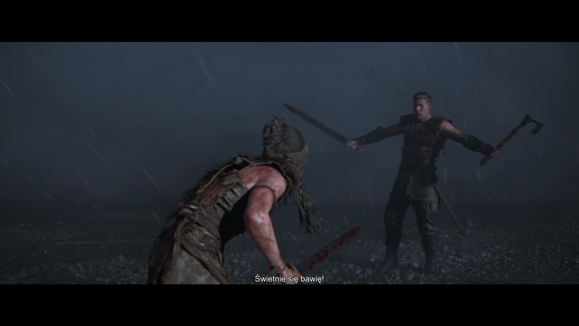Screen z Hellblade 2. Walczymy z postacią, która trzyma dwie bronie - miecz i topór. 