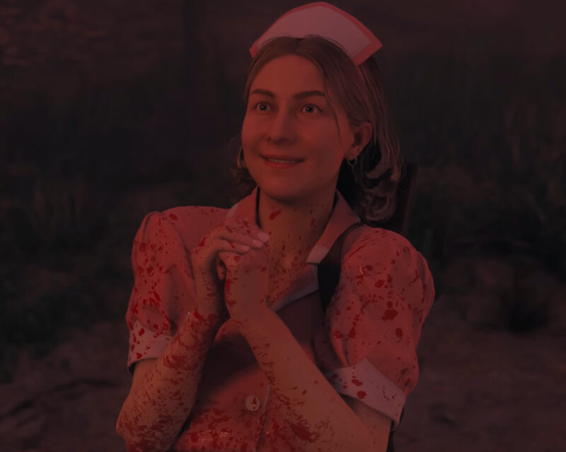 Zrzut ekranu z gry Alan Wake 2: Night Springs. Przedstawia kobietę - Rose Marigold. Jest zakrwawiona i uśmiechnięta, wpatruje się w coś z zachwytem.