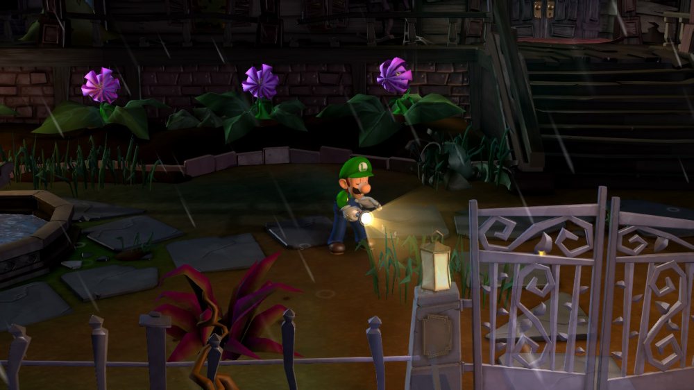 Screen z gry Luigi's Mansion 2 HD – główny bohater znalazł się właśnie w mrocznym ogrodzie