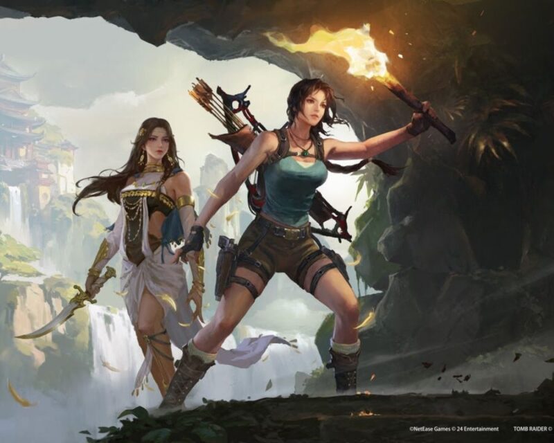 na grafice promującej cross-over Naraka: Bladepoint x Tomb Raider widzimy dwie kobiece postaci, jedna z długimi rozpuszczonymi włosami i w sukni oraz zew sztyletem w dłoni stoi nieco z tyłu, druga z przodu, w stroju Lary Croft, z łukiem na plecach i pochodnią w ręku - obie postaci wchodzą do jaskini