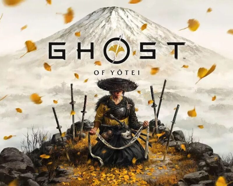 Kobieta siedząca wśród mieczy na wzniesieniu, w tle napis Ghost of Yotei oraz góra