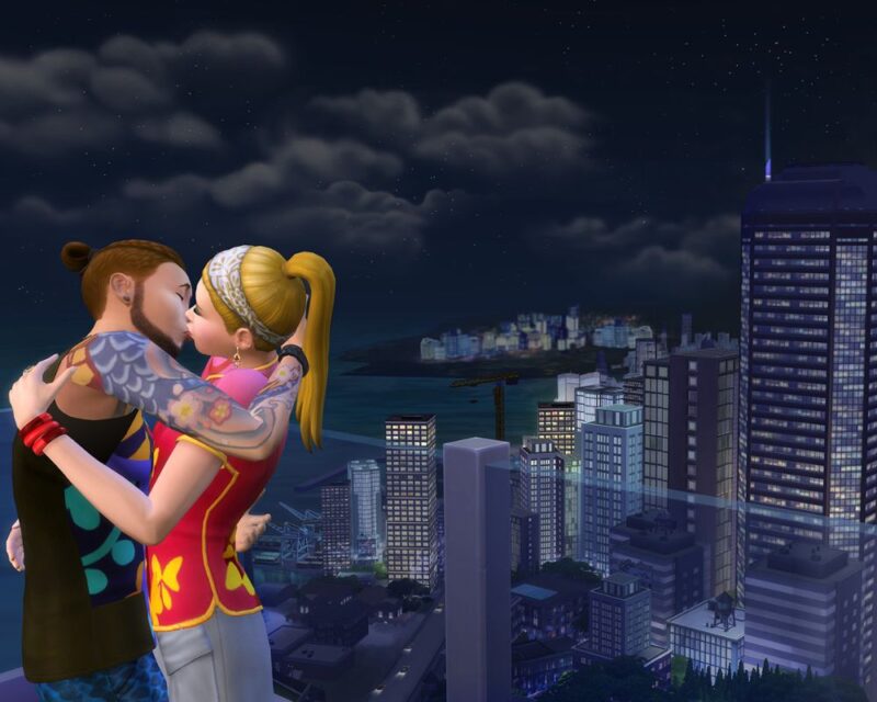 widzimy parę całującą się na dachu wieżowca, w tle widok na panoramę miasta w nocy. The Sims 4 Miejskie życie – kody