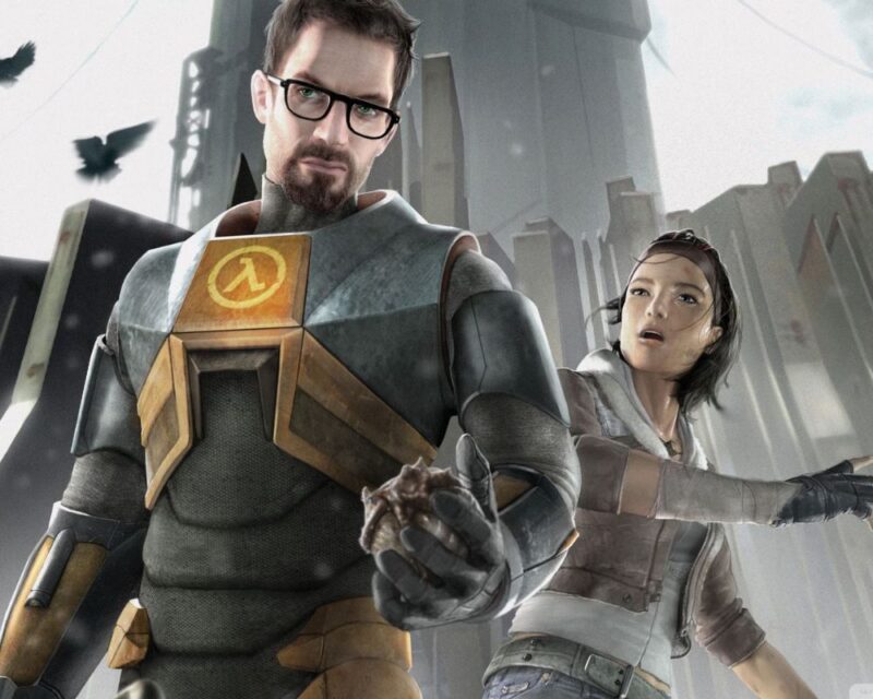 Half-Life 2 z dodatkami za darmo, na grafice widzimy mężczyznę w kombinezonie i w okularach, patrzy prosto w obiektyw, za nim stoi spoglądająca na niego kobieta, w tle wysoki budynek