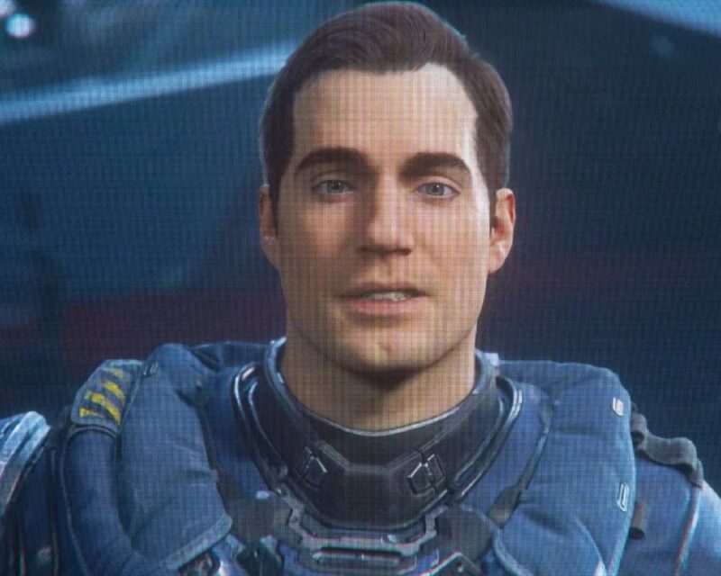 squadron 42 kiedy premiera, na obrazku postać grana przez henry'ego cavilla, widoczna od połówy klatki piersiowej w górę