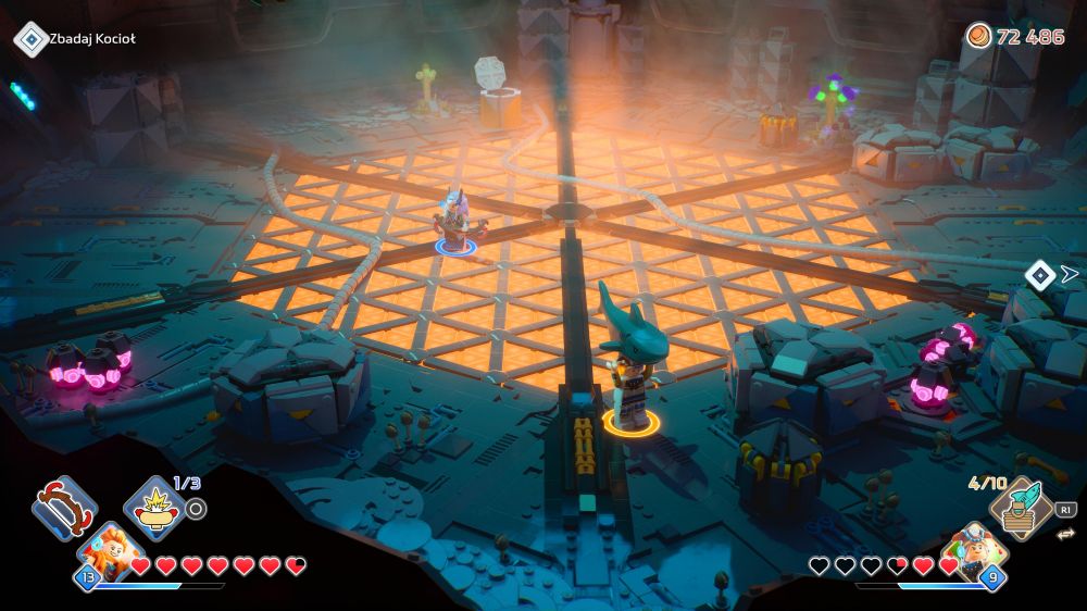 Screen z gry LEGO Horizon przedstawiający scenę walki w fabryce.