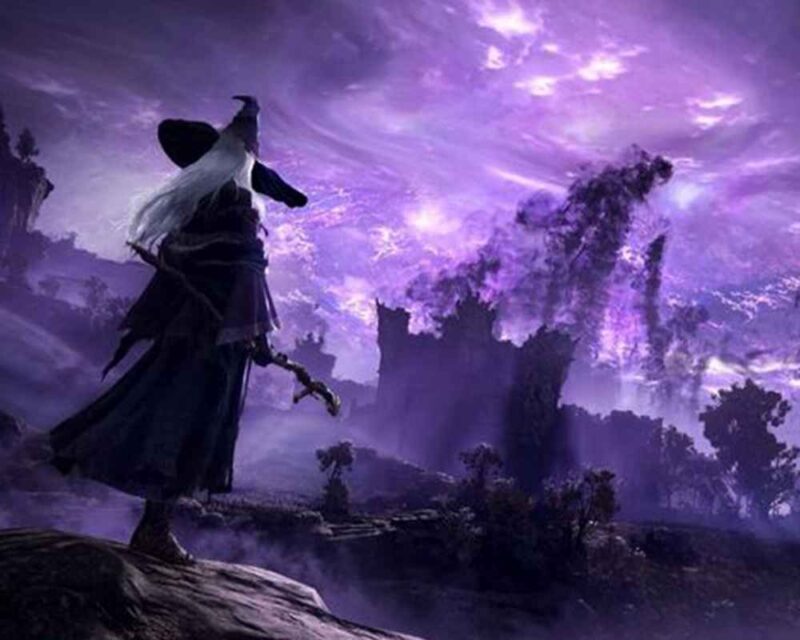 Czarodziej w długim, ciemnym płaszczu i kapeluszu z szerokim rondem stoi na skale z laską w ręku. Jego srebrne włosy rozwiewa wiatr, a przed nim rozciąga się ponury krajobraz. W tle widać ruiny zamku oraz ciemne, fioletowe niebo pełne wirujących chmur i smug światła, tworzące mroczną, tajemniczą atmosferę.
