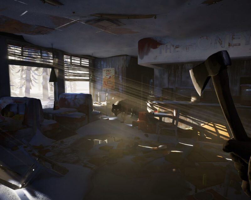 zrzut ekranu promujący grę Blackfrost: The Long Dark 2, widzimy zniszczony bar a tuż przed drzwiami na przeciwko głównego bohatera stoi wilk, na pierwszym planie widzimy fragment dłoni bohatera i toporek w niej