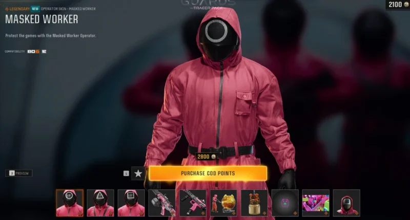 Zdjęcie przedstawiające zamaskowanego żołnierza ze Squid Game.