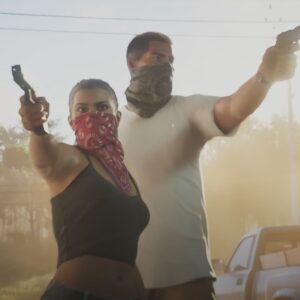 Na obrazku znajduje się protagonistka GTA 6. Jest ubrana w czarny top i ma czerwoną bandanę na ustach. Obok niej znajduje się mężczyzna w białej koszulce. Obydwoje celują z broni do wnętrza budynku. Bohaterowie są wyciemnieni, a za nimi znajduje się jasny krajobraz z drzewami.