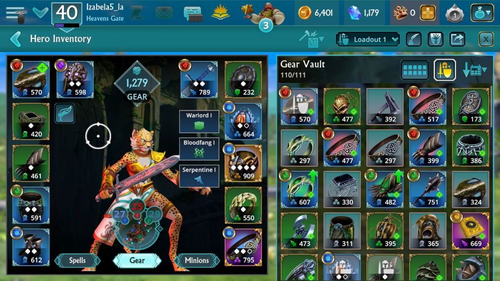 Kot stojący na dwóch łapach z mieczem, obok różne rodzaje pancerza i broni.