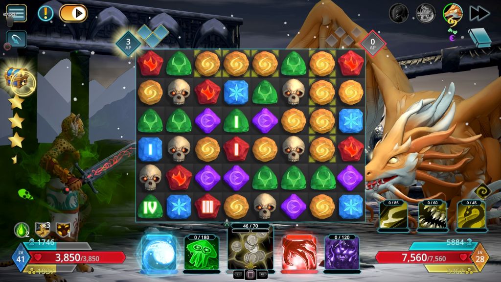 Walka na planszy. Po lewej stronie jedna z postaci, po drugiej smok. Na środku plansza z kryształkami.