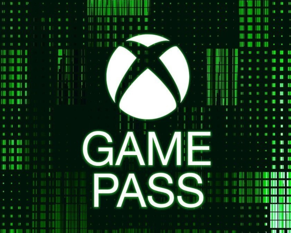 Na obrazku widoczne jest białe logo Xboksa. Pod nim widnieje napis "game pass". Wszystko znajduje się na zielonym tle.