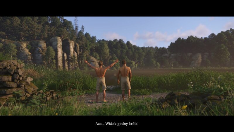 Dwóch mężczyzn w bieliźnie podchodzi do jeziora. Jeden z nich ma uniesione ręce. W tle krajobraz lasu, jeziora i skał.