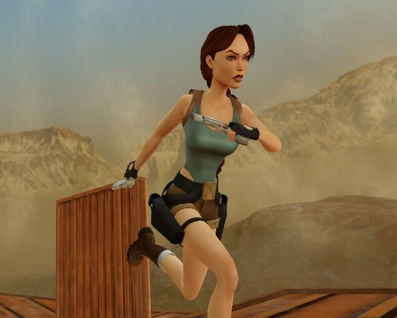 Tomb Raider IV-VI Remastered nowy zwiastun, w tle pustynia, na środku obrazku biegnąca Lara Croft