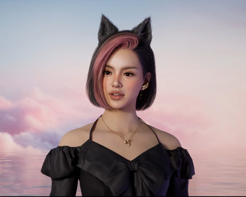 Na ilustracji widać postać z gry *inZOI* – młodą kobietę o krótkich, czarno-różowych włosach i kocich uszach. Ubrana jest w elegancką, czarną sukienkę z dużą kokardą, a na szyi ma złoty naszyjnik. Tło przedstawia pastelowe niebo z różowymi chmurami nad spokojną wodą.