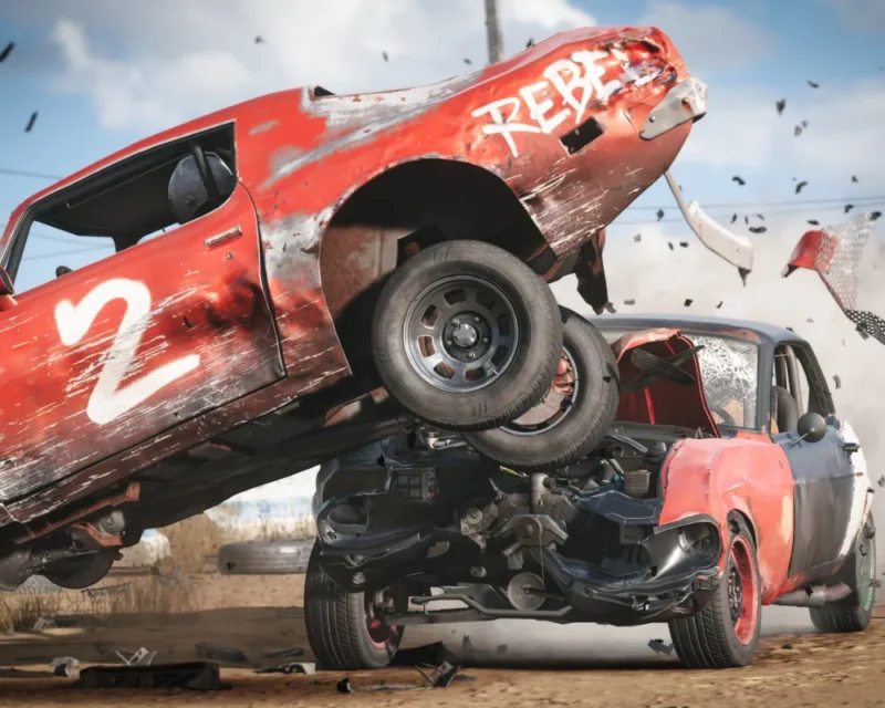 Obrazek przedstawia zderzenie dwóch samochodów w pełnym ruchu, prezentujące realistyczne zniszczenia i zaawansowaną fizykę we Wreckfest 2.